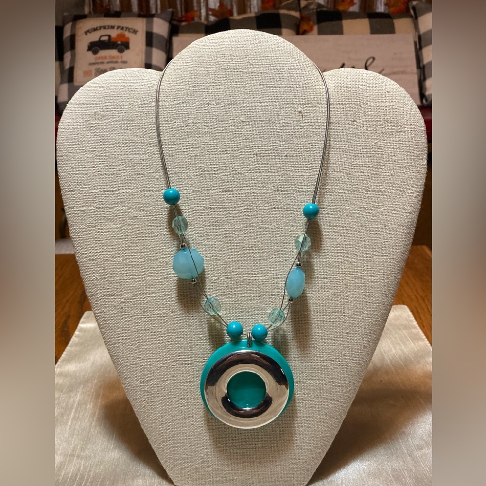 Chic Silver and Turquoise Necklace